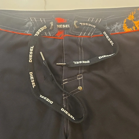 Y2K Diesel Men's Black Hawaiian Drawstring Board Shorts Swimwear Size 34 - Picture 6 of 7